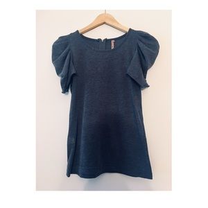 Elegant t-shirt with puffy sleeves